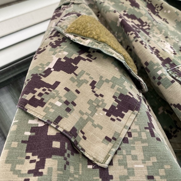 Authentic U.S. Navy Jacket, US Army Jacket - Picture 9 of 13